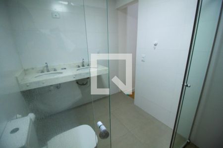 Casa à venda com 180m², 2 quartos e 2 vagasBanheiro do Quarto 1