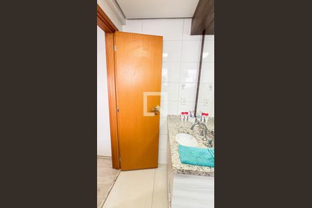 Apartamento à venda com 79m², 2 quartos e 2 vagasBanheiro da Suíte 1