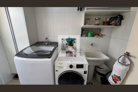 Casa à venda com 358m², 5 quartos e 6 vagas Casa à venda com 358m², 5 quartos e 6 vagasÁrea de Serviço