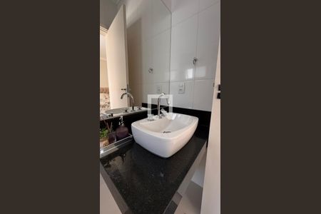 Casa à venda com 358m², 5 quartos e 6 vagas Casa à venda com 358m², 5 quartos e 6 vagasBanheiro da Suíte 4