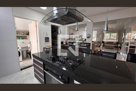 Casa à venda com 358m², 5 quartos e 6 vagas Casa à venda com 358m², 5 quartos e 6 vagasCozinha