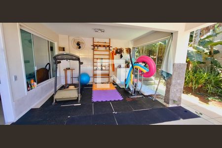 Casa à venda com 300m², 6 quartos e 2 vagas Casa à venda com 300m², 6 quartos e 2 vagasÁrea Externa