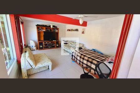 Casa à venda com 300m², 6 quartos e 2 vagas Casa à venda com 300m², 6 quartos e 2 vagasQuarto 5