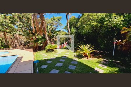 Casa à venda com 300m², 6 quartos e 2 vagas Casa à venda com 300m², 6 quartos e 2 vagasÁrea Externa