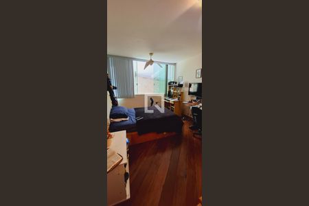 Casa à venda com 300m², 6 quartos e 2 vagas Casa à venda com 300m², 6 quartos e 2 vagasQuarto 4