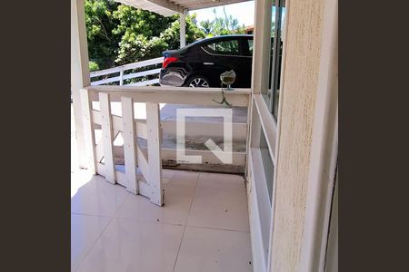 Casa à venda com 300m², 6 quartos e 2 vagas Casa à venda com 300m², 6 quartos e 2 vagasEntrada