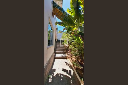 Casa à venda com 300m², 6 quartos e 2 vagas Casa à venda com 300m², 6 quartos e 2 vagasÁrea Externa