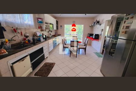 Casa à venda com 300m², 6 quartos e 2 vagas Casa à venda com 300m², 6 quartos e 2 vagasCozinha