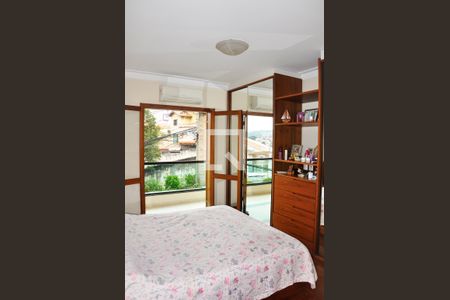 Casa à venda com 228m², 3 quartos e 5 vagasSuíte e Varanda