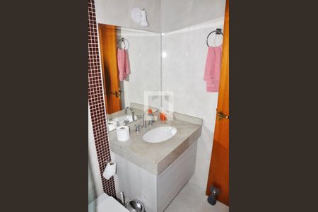 Casa à venda com 228m², 3 quartos e 5 vagasBanheiro da  Suíte 2