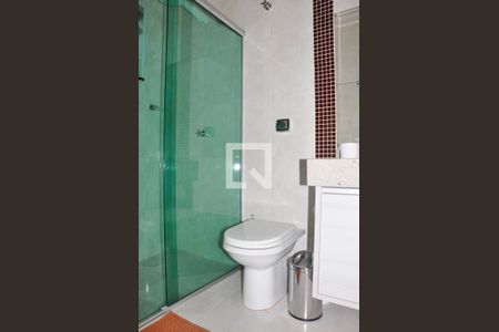 Casa à venda com 228m², 3 quartos e 5 vagasBanheiro da  Suíte 2