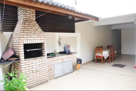 Casa à venda com 228m², 3 quartos e 5 vagasEscada