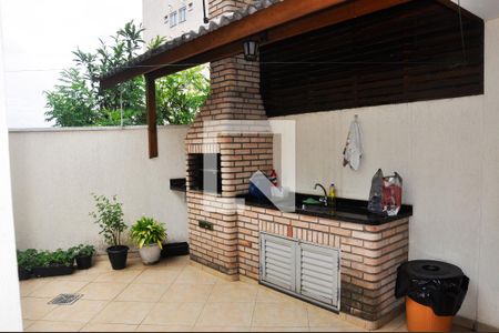 Casa à venda com 228m², 3 quartos e 5 vagasEscada