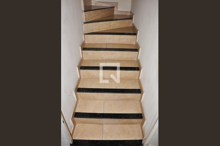 Casa à venda com 228m², 3 quartos e 5 vagasEscada Interna Garagem