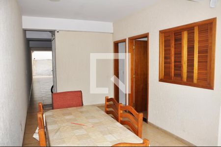 Casa à venda com 228m², 3 quartos e 5 vagasEscada