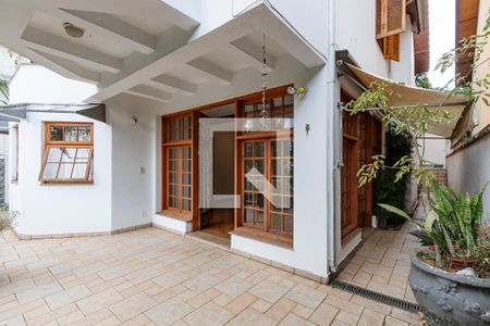 Casa de condomínio à venda com 350m², 4 quartos e 4 vagas Casa de condomínio à venda com 350m², 4 quartos e 4 vagasVaranda