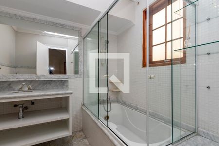 Casa de condomínio à venda com 350m², 4 quartos e 4 vagas Casa de condomínio à venda com 350m², 4 quartos e 4 vagasBanheiro da Suíte 3