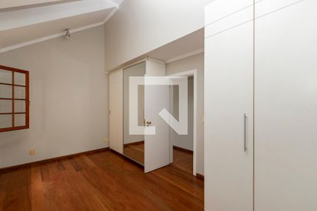 Casa de condomínio à venda com 350m², 4 quartos e 4 vagas Casa de condomínio à venda com 350m², 4 quartos e 4 vagasSuíte 3