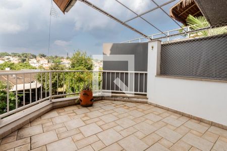 Casa de condomínio à venda com 350m², 4 quartos e 4 vagas Casa de condomínio à venda com 350m², 4 quartos e 4 vagasVaranda da Suíte 2