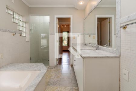 Casa de condomínio à venda com 350m², 4 quartos e 4 vagas Casa de condomínio à venda com 350m², 4 quartos e 4 vagasBanheiro da Suíte 1