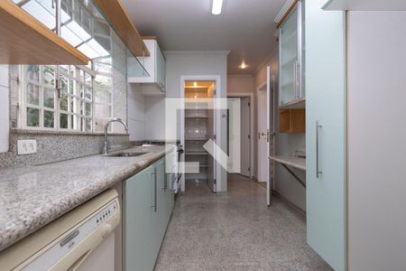 Casa de condomínio à venda com 350m², 4 quartos e 4 vagas Casa de condomínio à venda com 350m², 4 quartos e 4 vagasCozinha