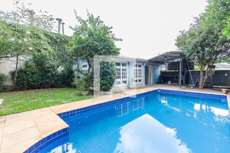 Casa de condomínio à venda com 350m², 4 quartos e 4 vagas Casa de condomínio à venda com 350m², 4 quartos e 4 vagasPiscina