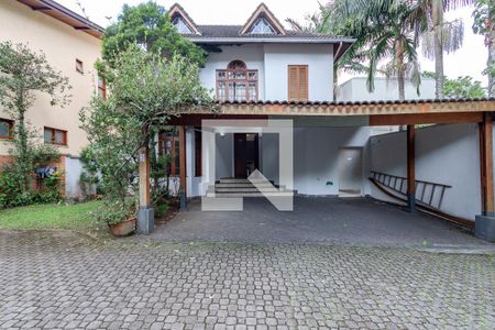 Casa de condomínio à venda com 350m², 4 quartos e 4 vagas Casa de condomínio à venda com 350m², 4 quartos e 4 vagasFachada