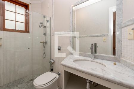 Casa de condomínio à venda com 350m², 4 quartos e 4 vagas Casa de condomínio à venda com 350m², 4 quartos e 4 vagasBanheiro da Suíte 2