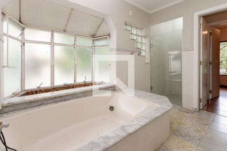 Casa de condomínio à venda com 350m², 4 quartos e 4 vagas Casa de condomínio à venda com 350m², 4 quartos e 4 vagasBanheiro da Suíte 1