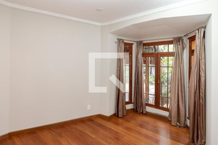 Casa de condomínio à venda com 350m², 4 quartos e 4 vagas Casa de condomínio à venda com 350m², 4 quartos e 4 vagasSuíte 4