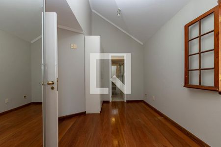 Casa de condomínio à venda com 350m², 4 quartos e 4 vagas Casa de condomínio à venda com 350m², 4 quartos e 4 vagasSuíte 3