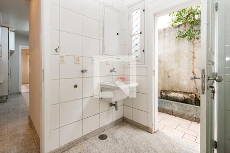 Casa de condomínio à venda com 350m², 4 quartos e 4 vagas Casa de condomínio à venda com 350m², 4 quartos e 4 vagasÁrea de Serviço