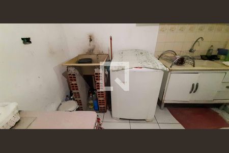 Casa à venda com 150m², 6 quartos e 2 vagas Casa à venda com 150m², 6 quartos e 2 vagasÁrea de Serviço