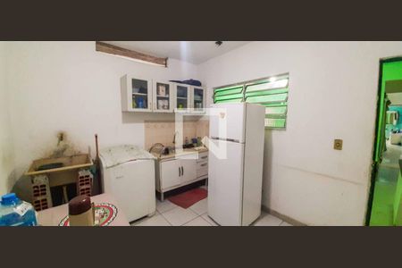 Casa à venda com 150m², 6 quartos e 2 vagas Casa à venda com 150m², 6 quartos e 2 vagasCozinha