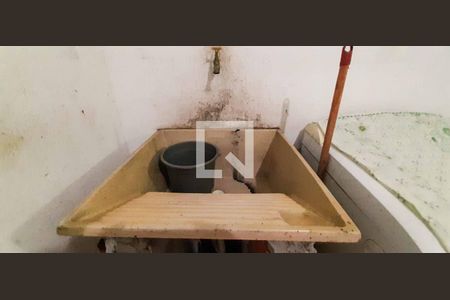 Casa à venda com 150m², 6 quartos e 2 vagas Casa à venda com 150m², 6 quartos e 2 vagasÁrea de Serviço