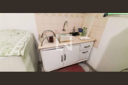 Casa à venda com 150m², 6 quartos e 2 vagas Casa à venda com 150m², 6 quartos e 2 vagasCozinha