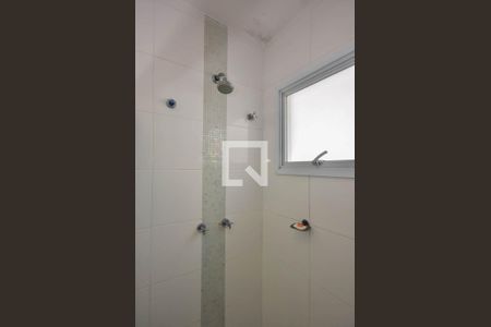 Casa à venda com 338m², 3 quartos e 5 vagasChuveiro do Banheiro da Suíte 2