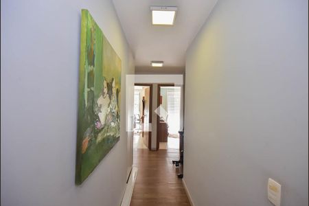 Casa à venda com 338m², 3 quartos e 5 vagasCorredor 2