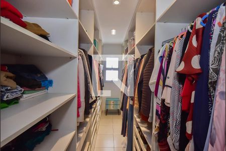 Casa à venda com 338m², 3 quartos e 5 vagasArmário da Suíte 1