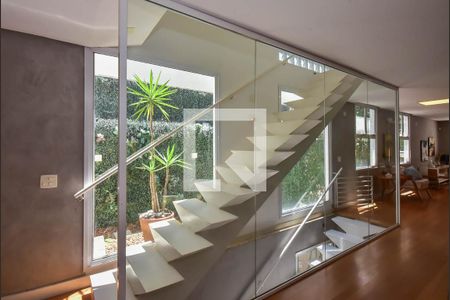 Escada de casa à venda com 3 quartos, 338m² em Vila Sonia, São Paulo