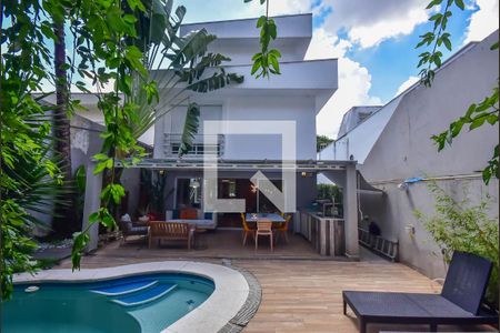 Casa à venda com 338m², 3 quartos e 5 vagasFachada Posterior