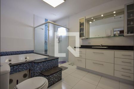Casa à venda com 338m², 3 quartos e 5 vagasBanheiro Suíte 1