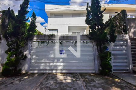 Casa à venda com 338m², 3 quartos e 5 vagasFachada