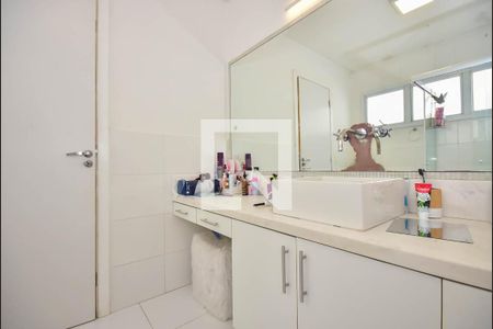 Casa à venda com 338m², 3 quartos e 5 vagasBanheiro Suíte 2