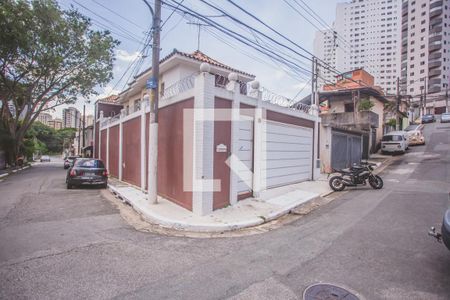 Casa à venda com 220m², 3 quartos e 2 vagasFachada