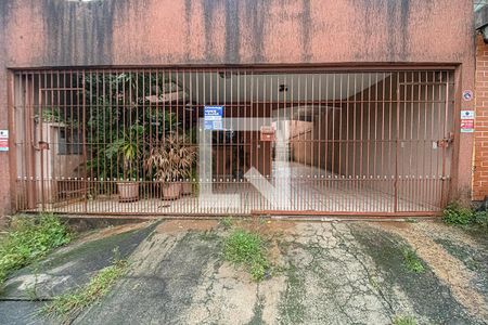 Casa à venda com 200m², 3 quartos e 5 vagasPlaca do Quinto Andar_1