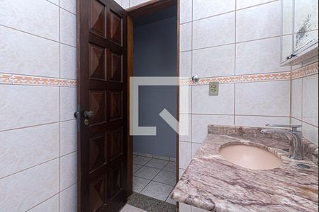 Casa à venda com 200m², 3 quartos e 5 vagasBanheiro -Suíte 1