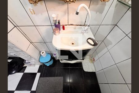 Casa à venda com 95m², 3 quartos e 1 vaga Casa à venda com 95m², 3 quartos e 1 vagaBanheiro edícula