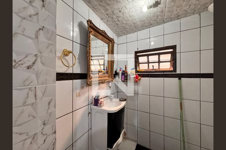 Casa à venda com 95m², 3 quartos e 1 vaga Casa à venda com 95m², 3 quartos e 1 vagaBanheiro edícula