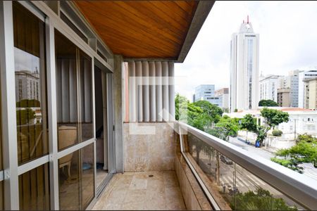 Apartamento à venda com 115m², 3 quartos e 2 vagas Apartamento à venda com 115m², 3 quartos e 2 vagasVaranda